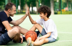 Az egyik legjobb dolog, amit egy szülő tehet egy sportot tanuló gyermekkel, ha egyenként megtanítja neki az alapokat