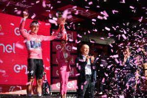 Evenepoel igencsak meggyőző sikerrel húzta be a szakaszt! Forrás: Giro Media